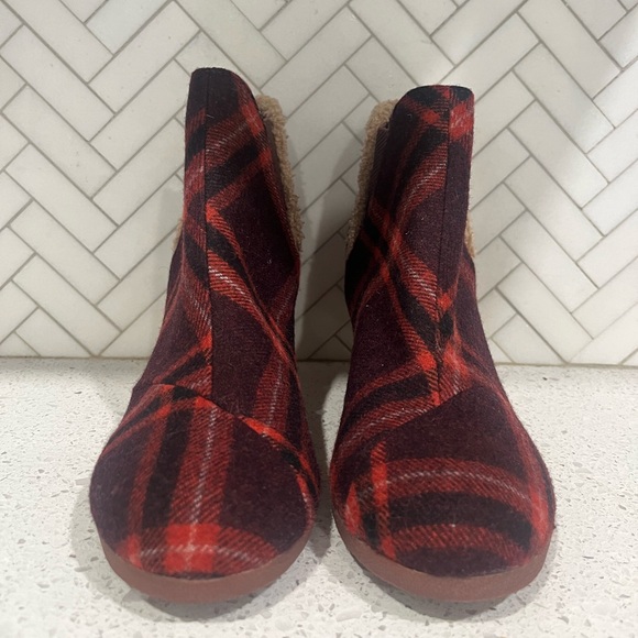 Toms Red Plaid Ankle Boots with Faux Fur - Picture 3 of 13